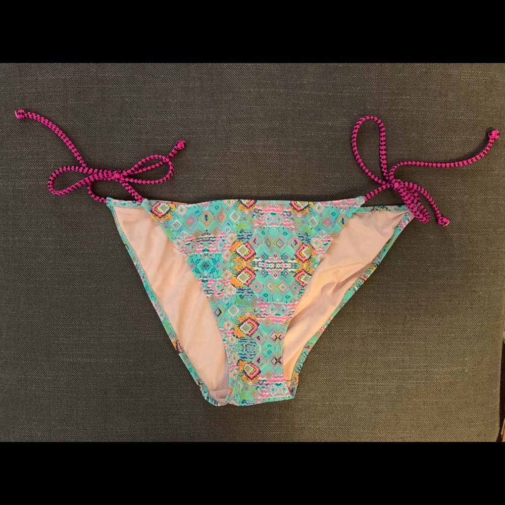 Multi color Victoria’s Secret bottoms!